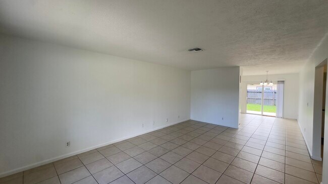 Building Photo - 9221 W Highland Pines Dr