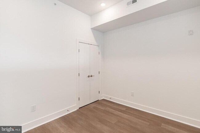 Building Photo - 813 N Broad St