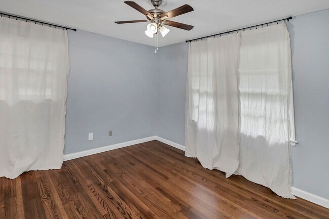 Building Photo - Newly Updated 3 Bedroom Home with Spacious...