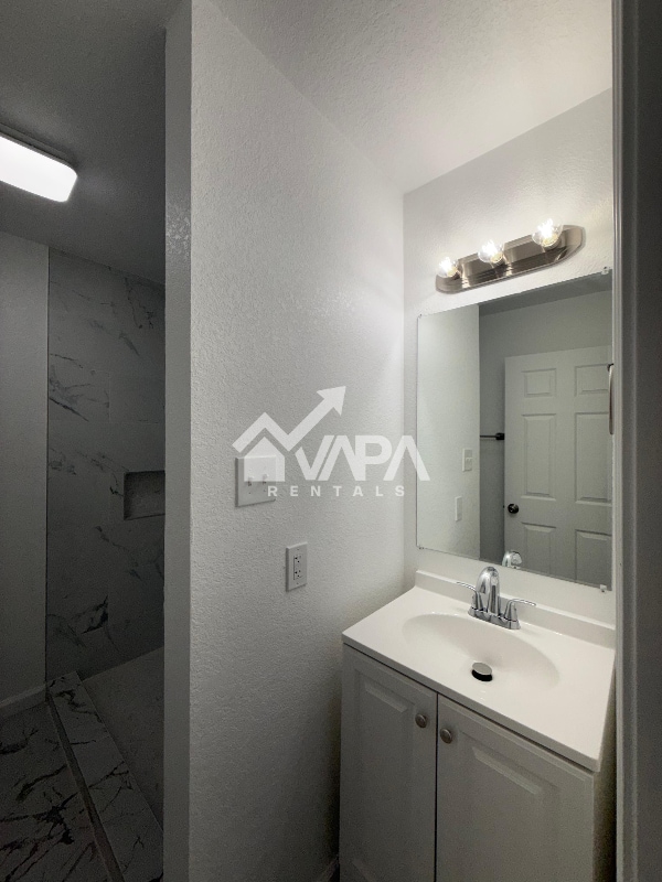 Building Photo - 332 W Mandalay Dr