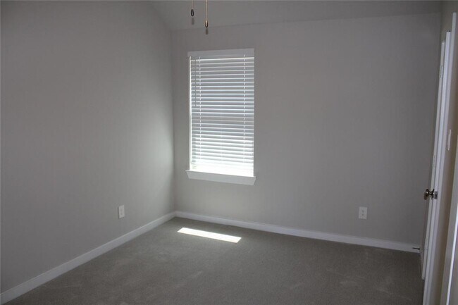 Building Photo - 143 Nightshade St