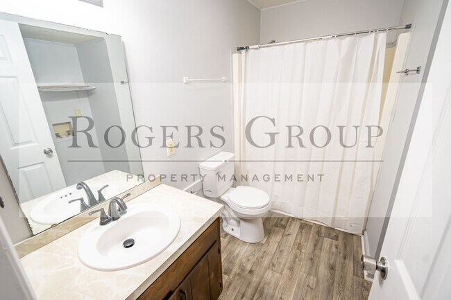 Building Photo - #315*** - 1104-1106 Parham St Duplex