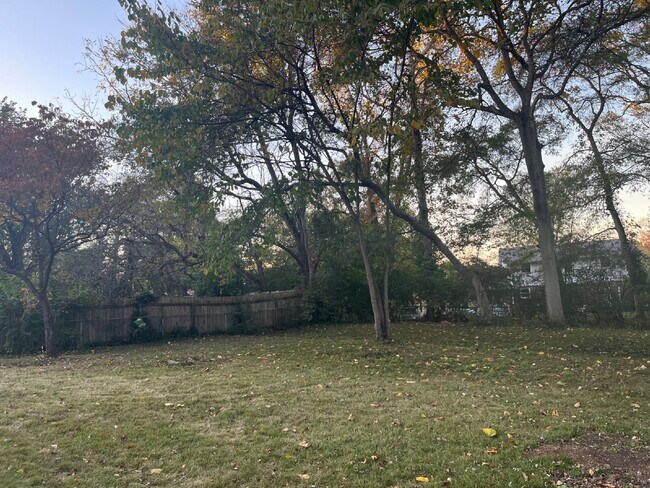 Building Photo - 665 Dutchmans Dr