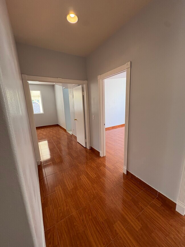 Building Photo - 1312 Holguin St