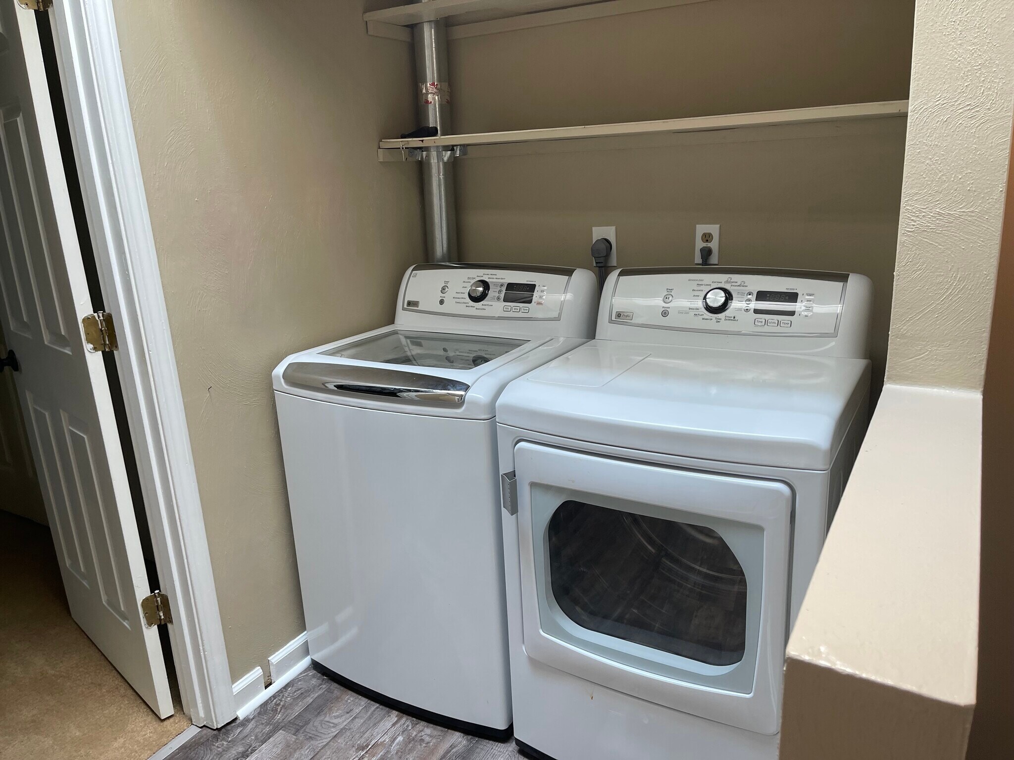 WASHER/DRYER - 2910 Tree Swallow Rd