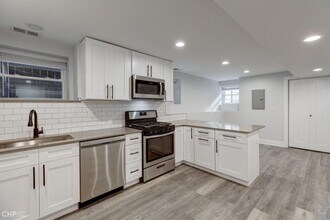 Building Photo - 4 bedroom in Chicago IL 60613