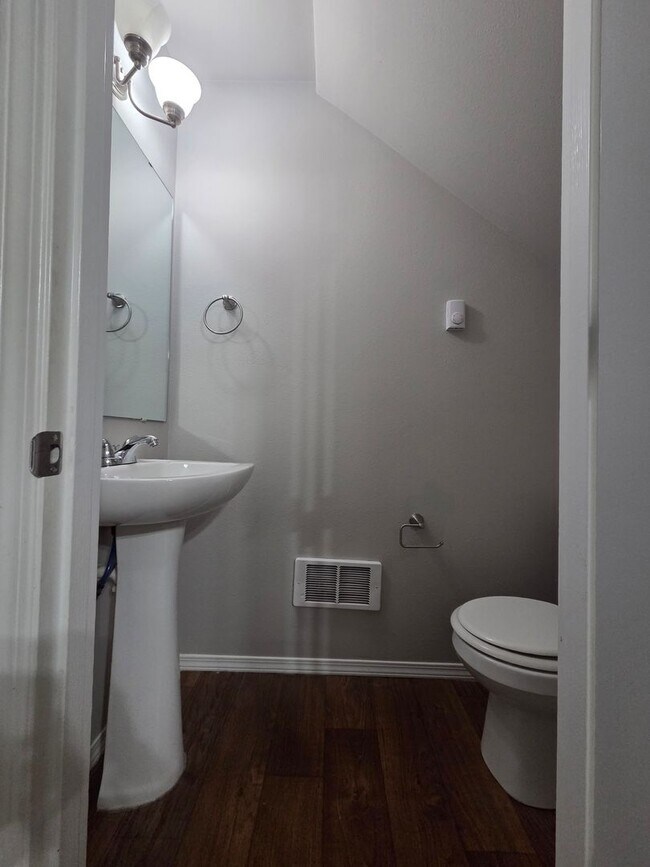 Building Photo - Tired of Apartments? Come Live In This Beauty!!