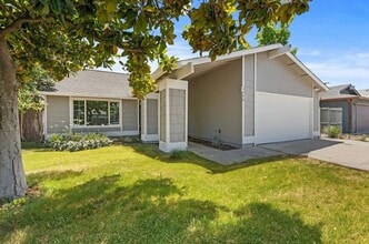 Building Photo - Beautiful Three Bedroom Two Bathroom Home