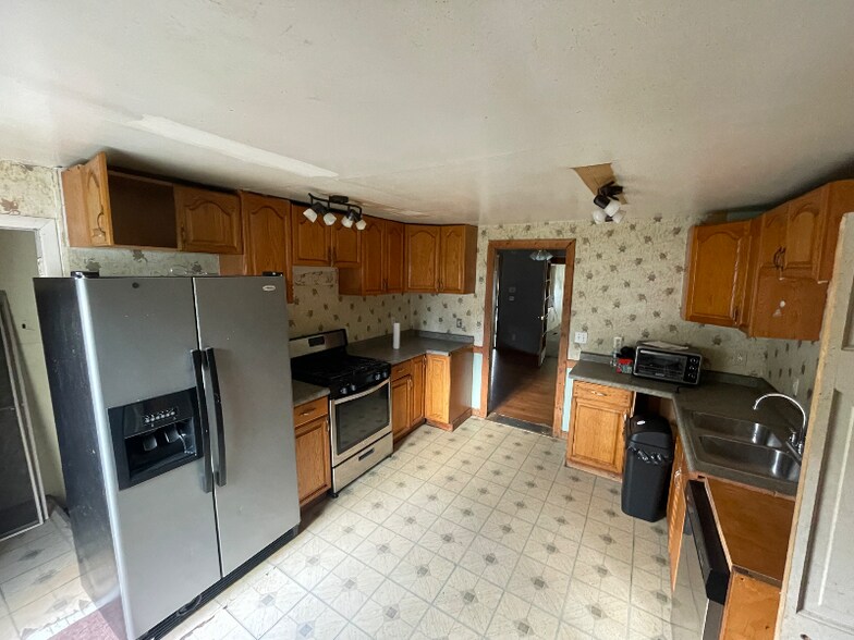 Primary Photo - 916 Forsythe St