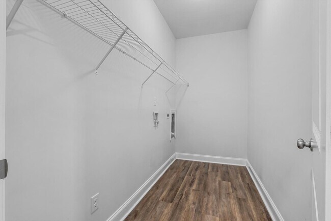 Building Photo - 413 Silver Anchor Dr