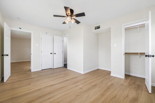 Building Photo - 1127 Harris Way