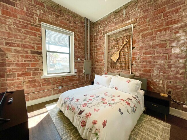 Building Photo - 1211 W 27th St