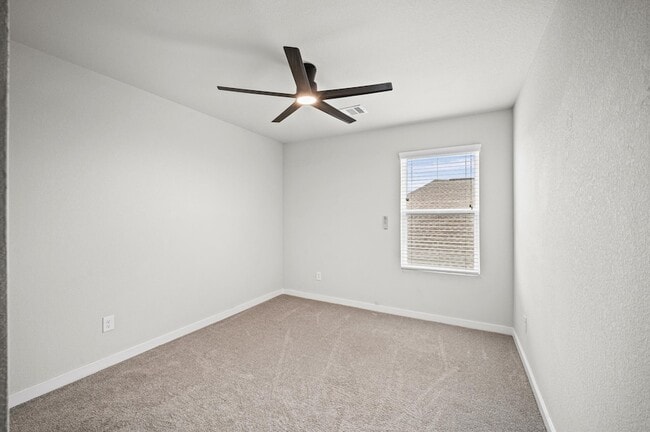 Building Photo - 144 Shining Pt Dr