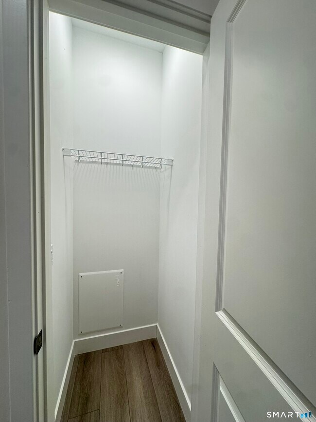 Building Photo - 414 Berlin Tpke