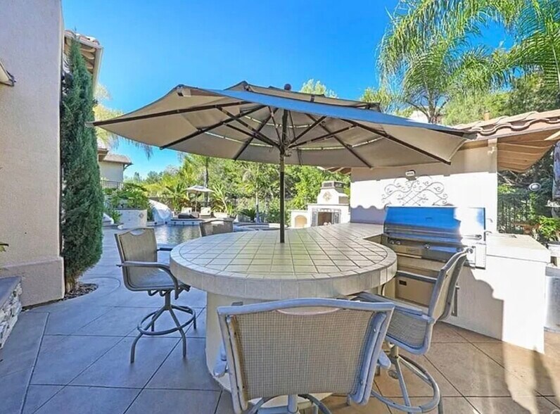 Building Photo - 2531 Costero Magestuoso