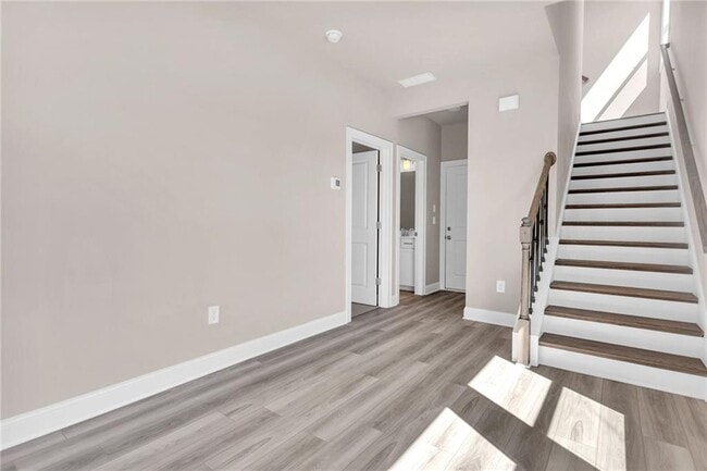 Building Photo - 423 Lincoln St