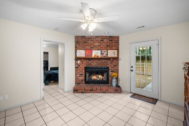 Building Photo - 527 Red Oak Rd