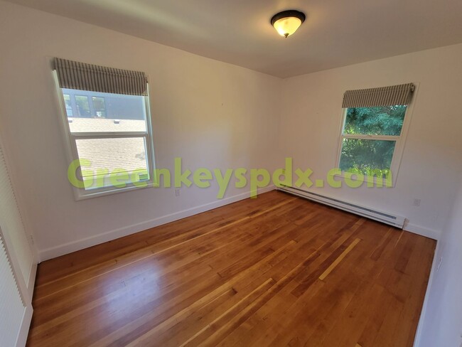 Building Photo - Awesome 3-Bedroom 1.5-Bathroom House in Ho...