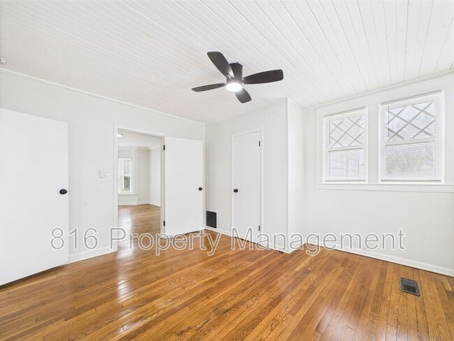 Building Photo - 633 S Fuller Ave