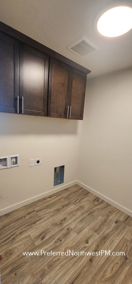 Building Photo - Stunning new build in Lowell