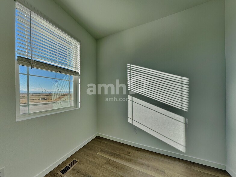 Building Photo - 360 N Addison Way