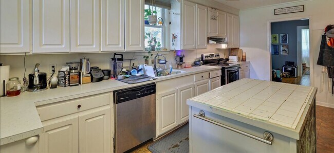Building Photo - 3 bed 2 bath Home in Historic Belhaven