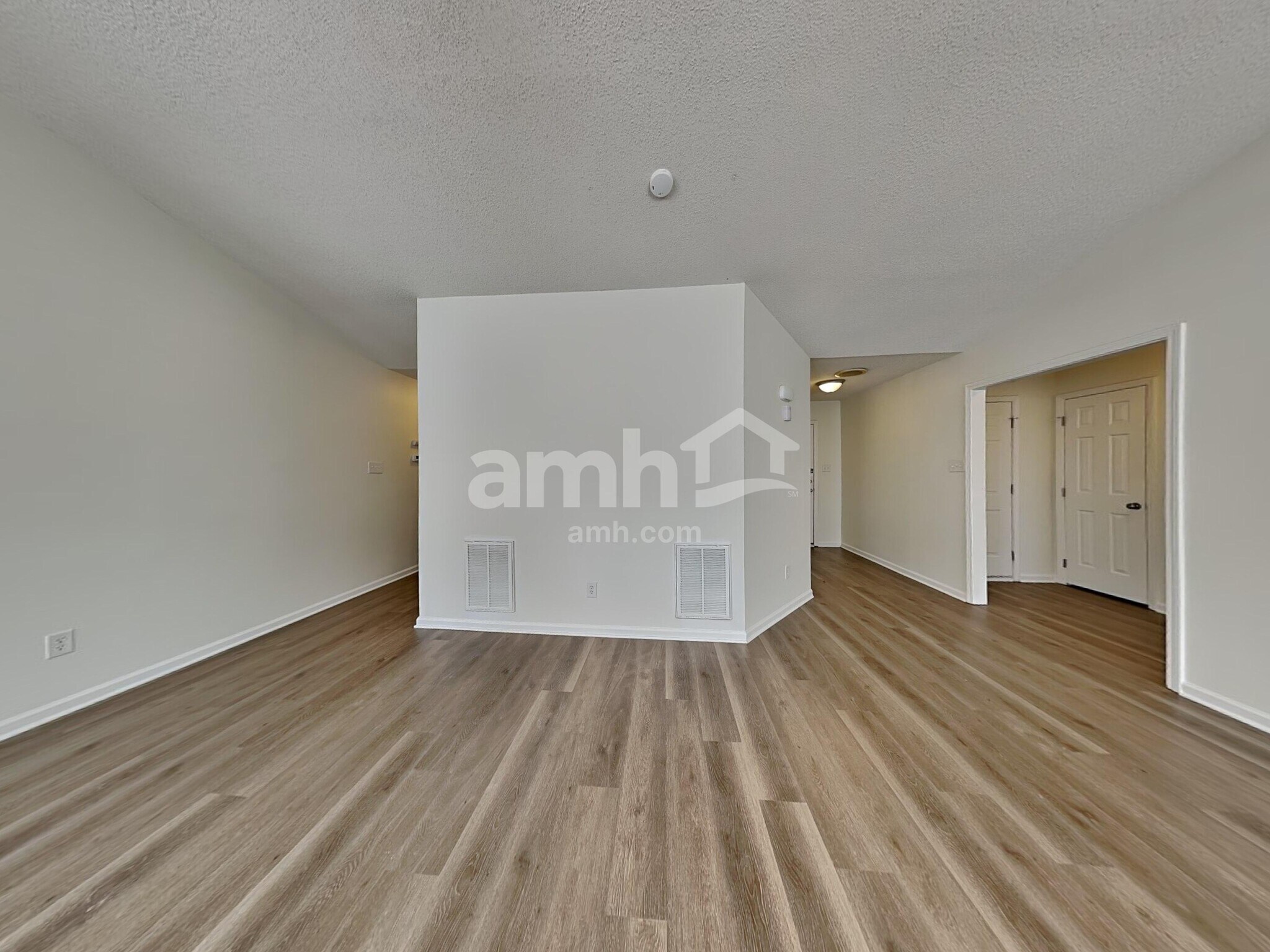 Building Photo - 135 Kentucky Derby Dr