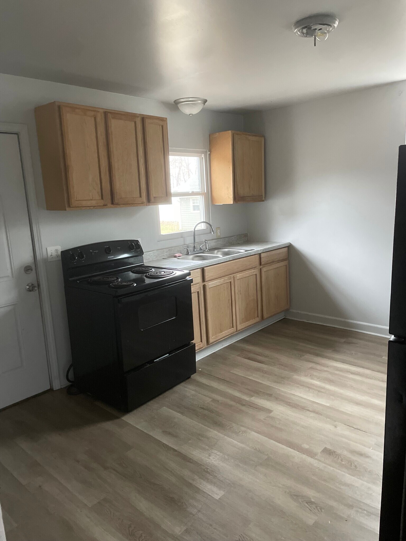 Building Photo - 113 W Ash St