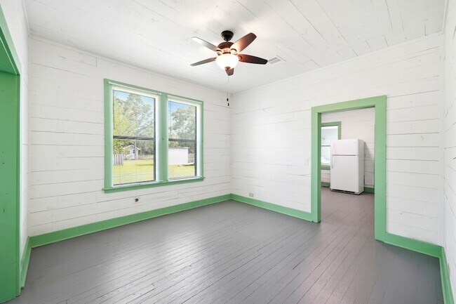 Building Photo - 313 S Blackwell St