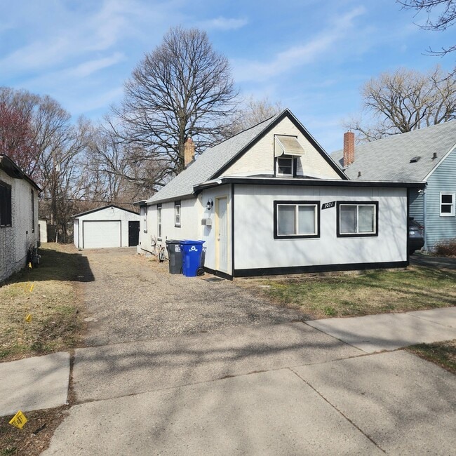 Building Photo - 1071 Norton St