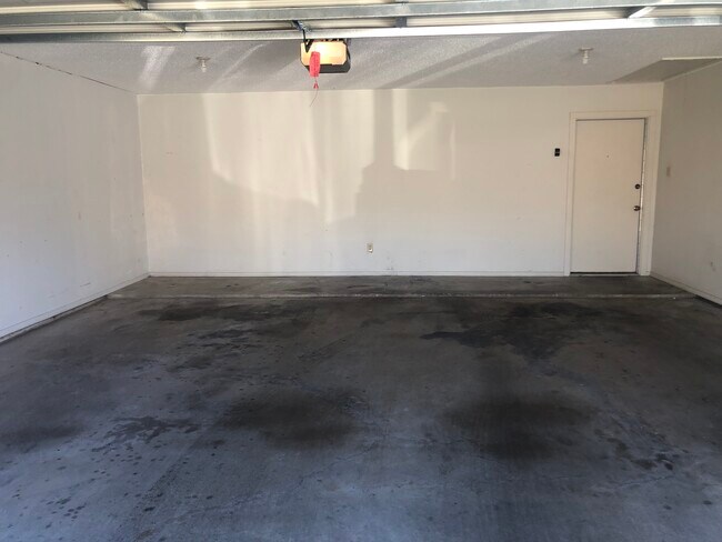 Building Photo - 412 Hampton Ct