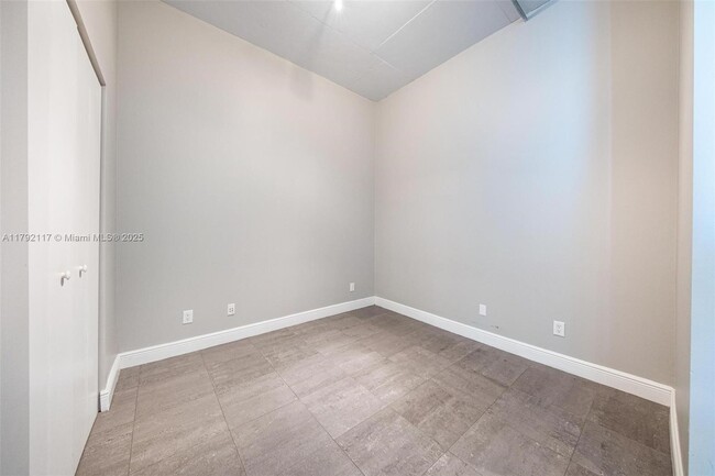 Building Photo - 3029 NE 188th St