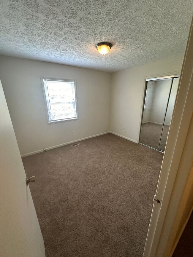 Building Photo - 6517 Portsmouth Dr