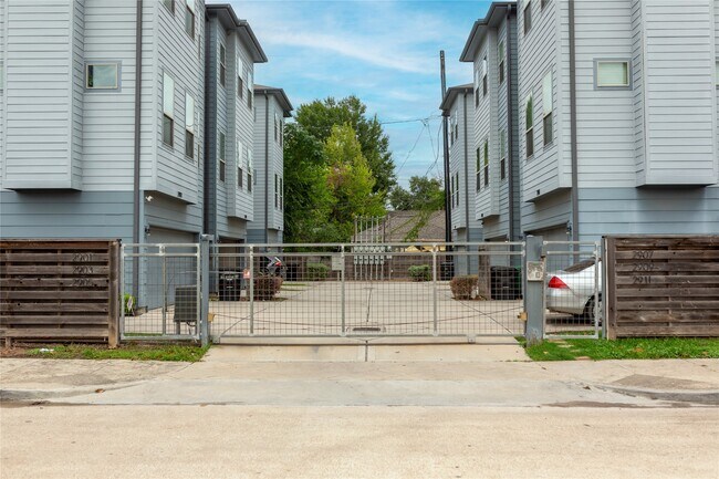 Building Photo - 2903 Blodgett St