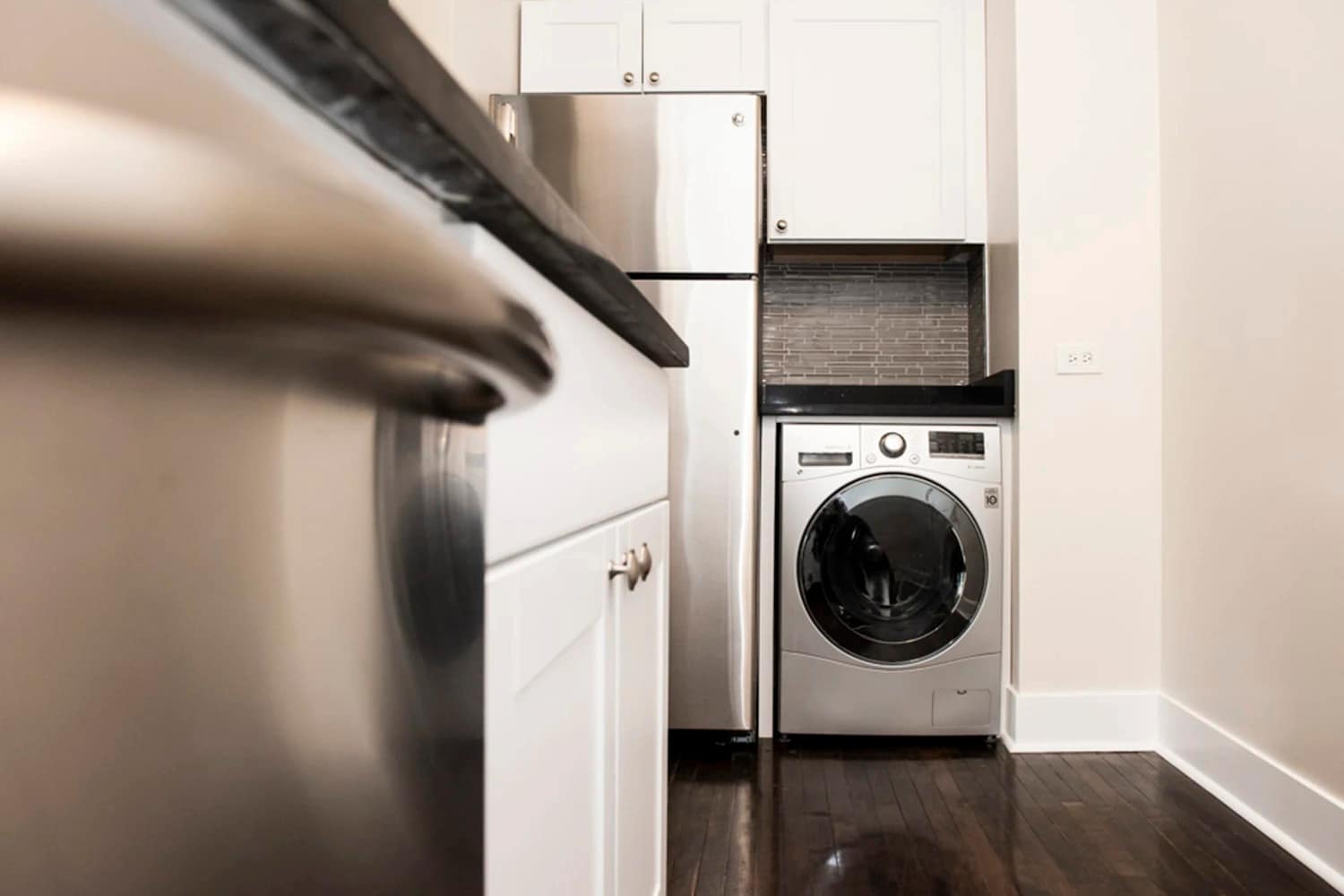 Building Photo - 730 W Roscoe St