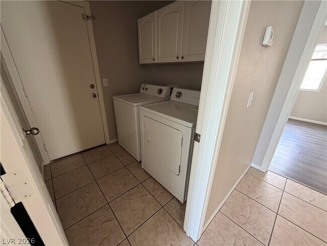 Building Photo - 765 Donelle Ave