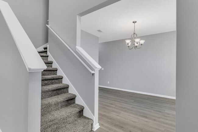 Building Photo - 4 bedroom 2.5 home located Huntington neighborhood close to Ft. Stewart