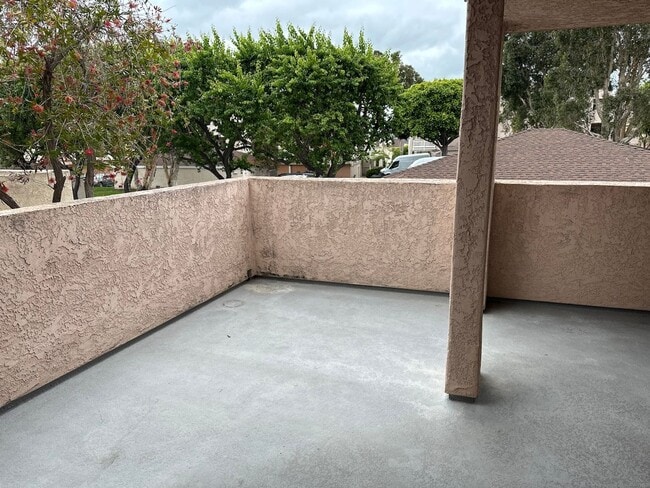 Building Photo - Fashion Valley 2Br/2Ba Condo with 2 car ga...