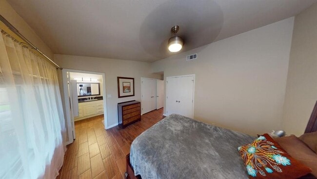 Building Photo - 9215 Hunters Trace E