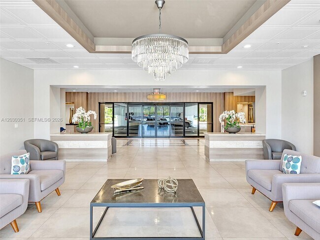 Building Photo - 3731 N Country Club Dr