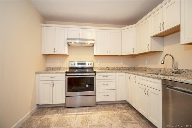 Building Photo - 685 Success Ave