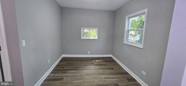 Building Photo - 405 34th St SE