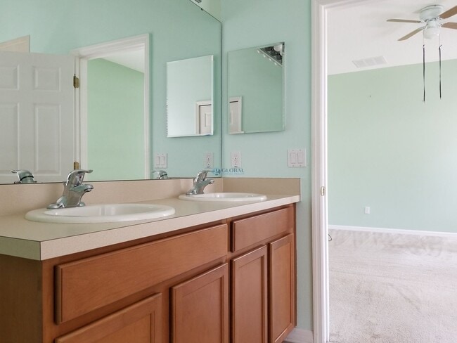 Building Photo - Welcome to this charming 3-bedroom home located in the sought-after Esprit community of St. Cloud.