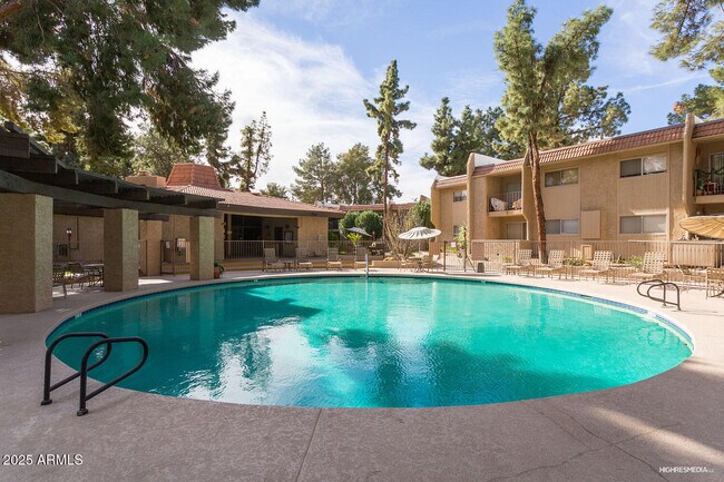 Building Photo - 7436 E Chaparral Rd