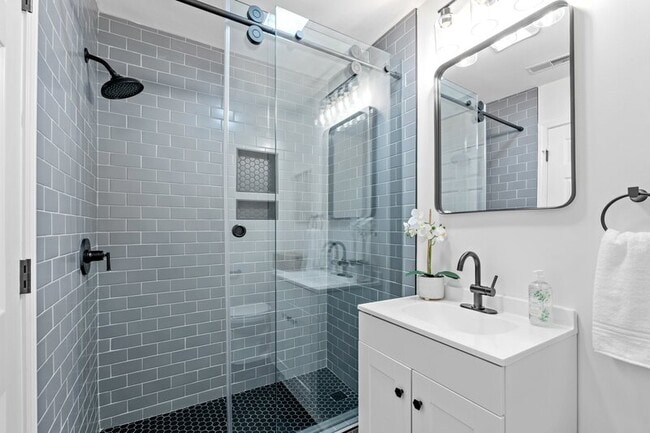 Building Photo - 28 Douglas Dr