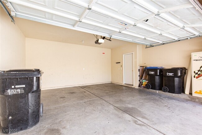Building Photo - 9029 Mossy Hollow Ave