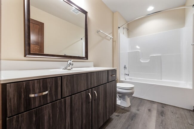 Building Photo - 3 Bedroom / 2.5 Bathroom / Townhome