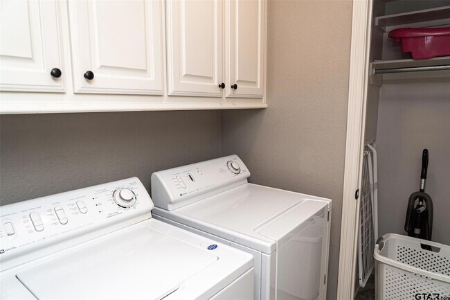 Building Photo - 7352 Kingsport Ln