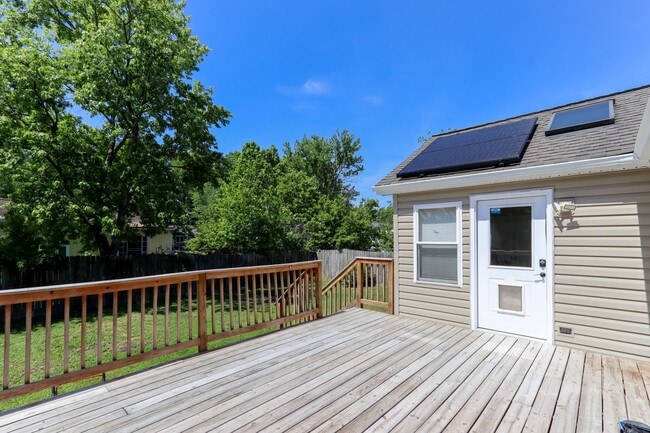 Building Photo - 614 Sedgefield Dr
