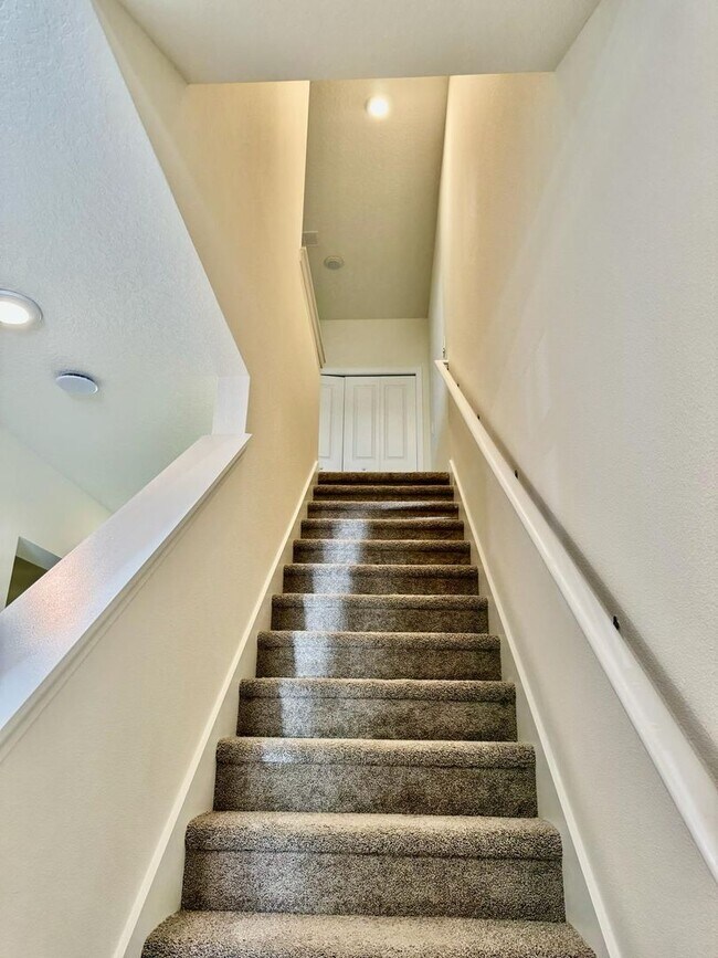 Building Photo - New Townhome for Rent
